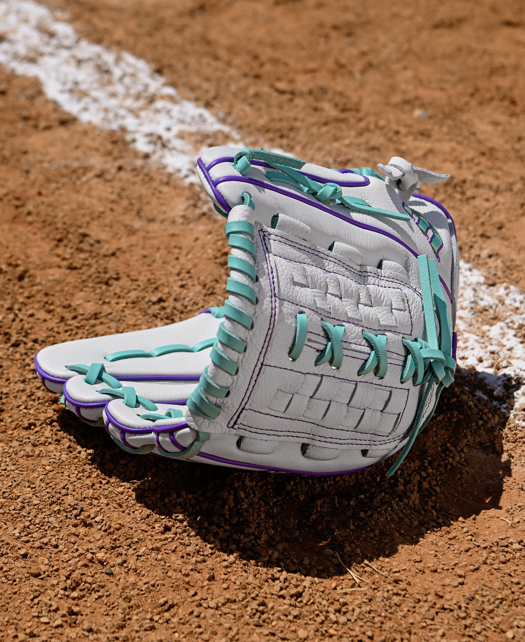 25-1609_2025_Youth_Glove_Campaign_WBW103558_PDP_2.jpg