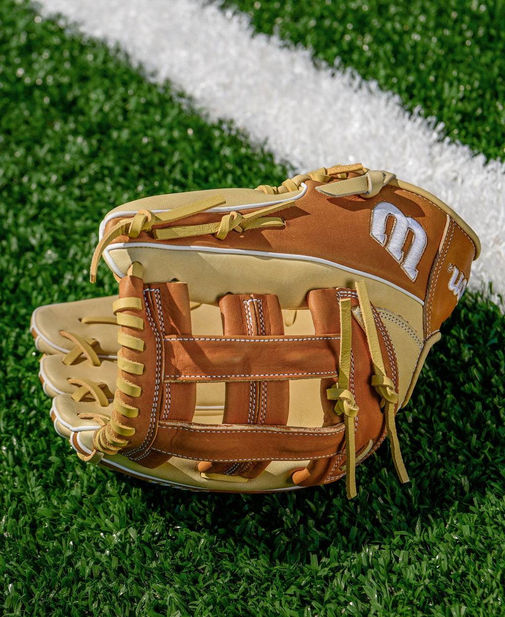 25-1609_2025_Youth_Glove_Campaign_WBW103964_PDP_2