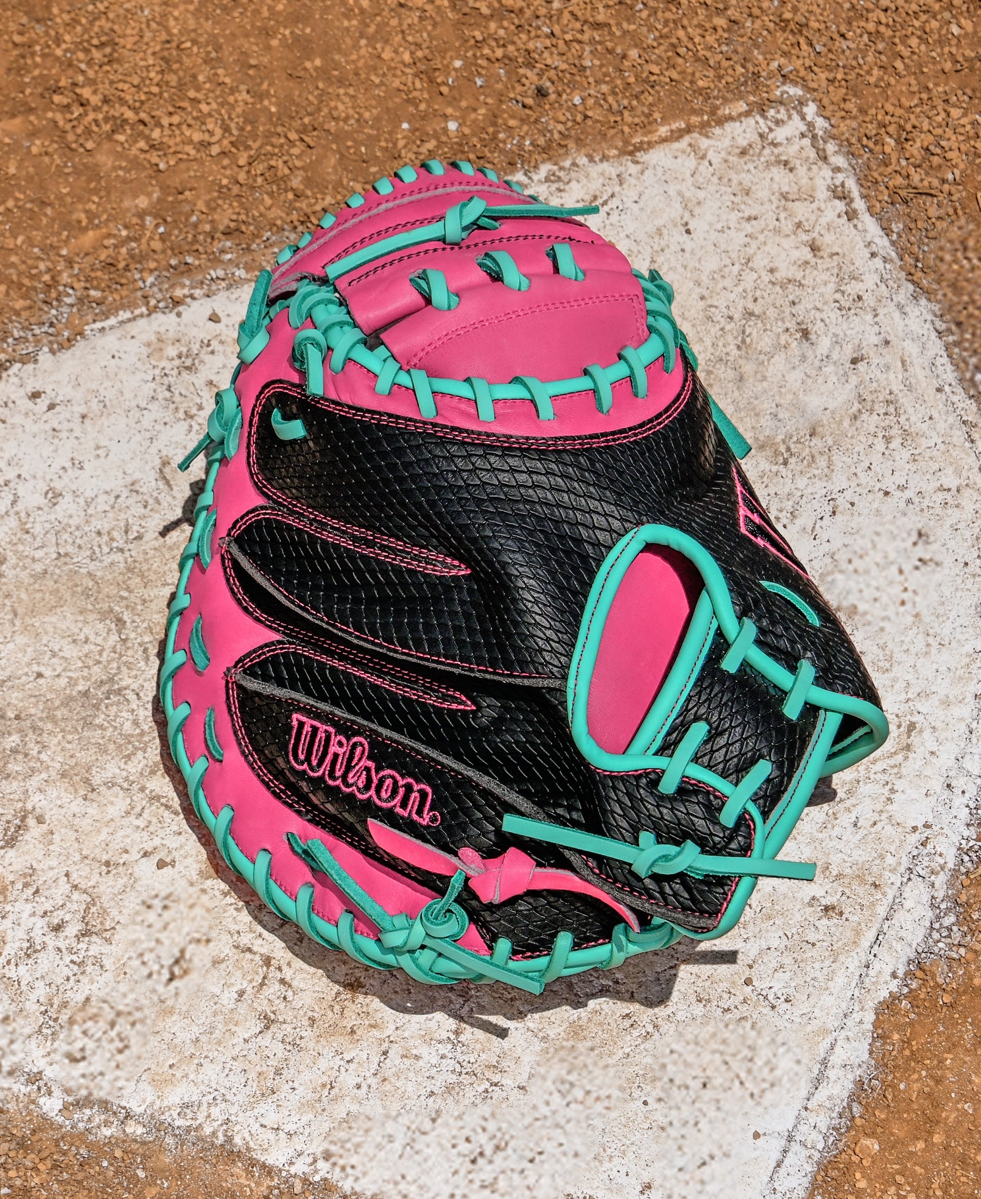 2026 A1000® CM33 33” Baseball Catcher's Mitt | Wilson Sporting Goods