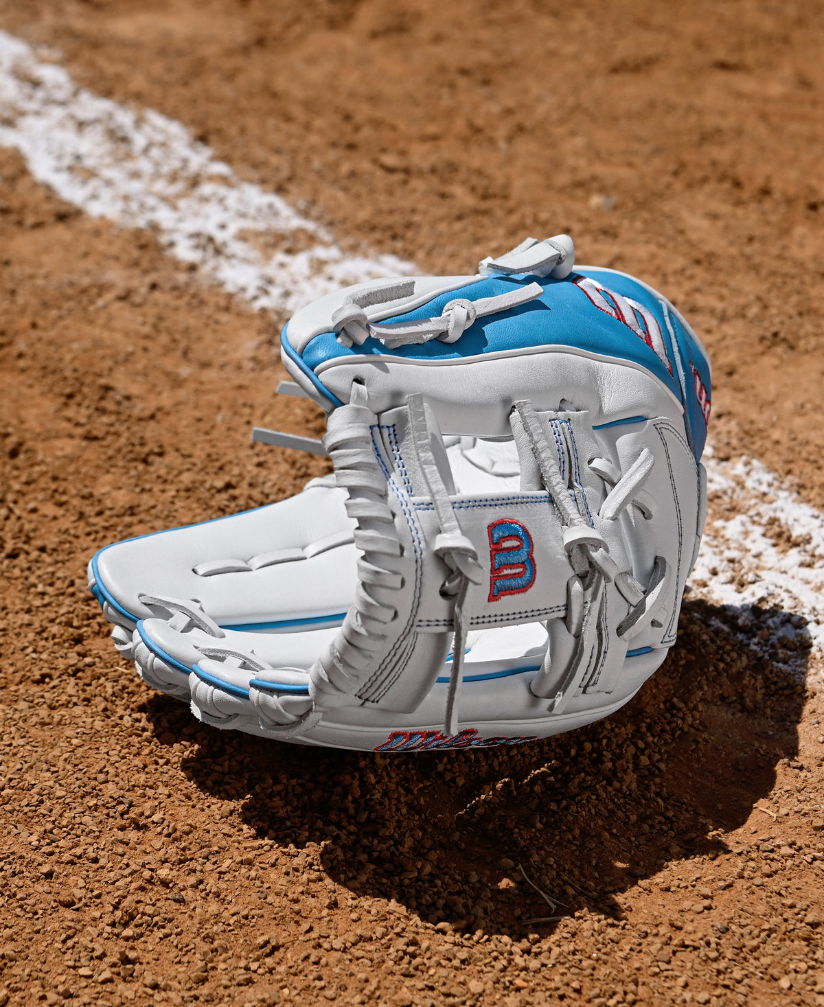 25-1609_2025_Youth_Glove_Campaign_WBW103969_PDP_2.jpg