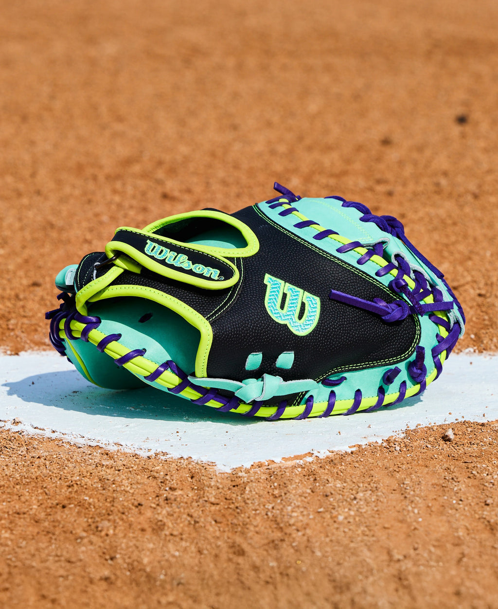 25-1690_2026_Spring_A2K_A2000_Pro_Stock_Glove_WBW104145_PDP_1