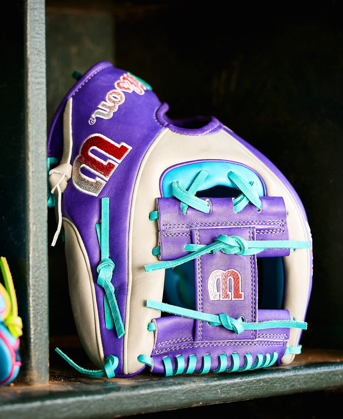 25-1690_2026_Spring_A2K_A2000_Pro_Stock_Glove_WBW104148_PDP_4.jpg