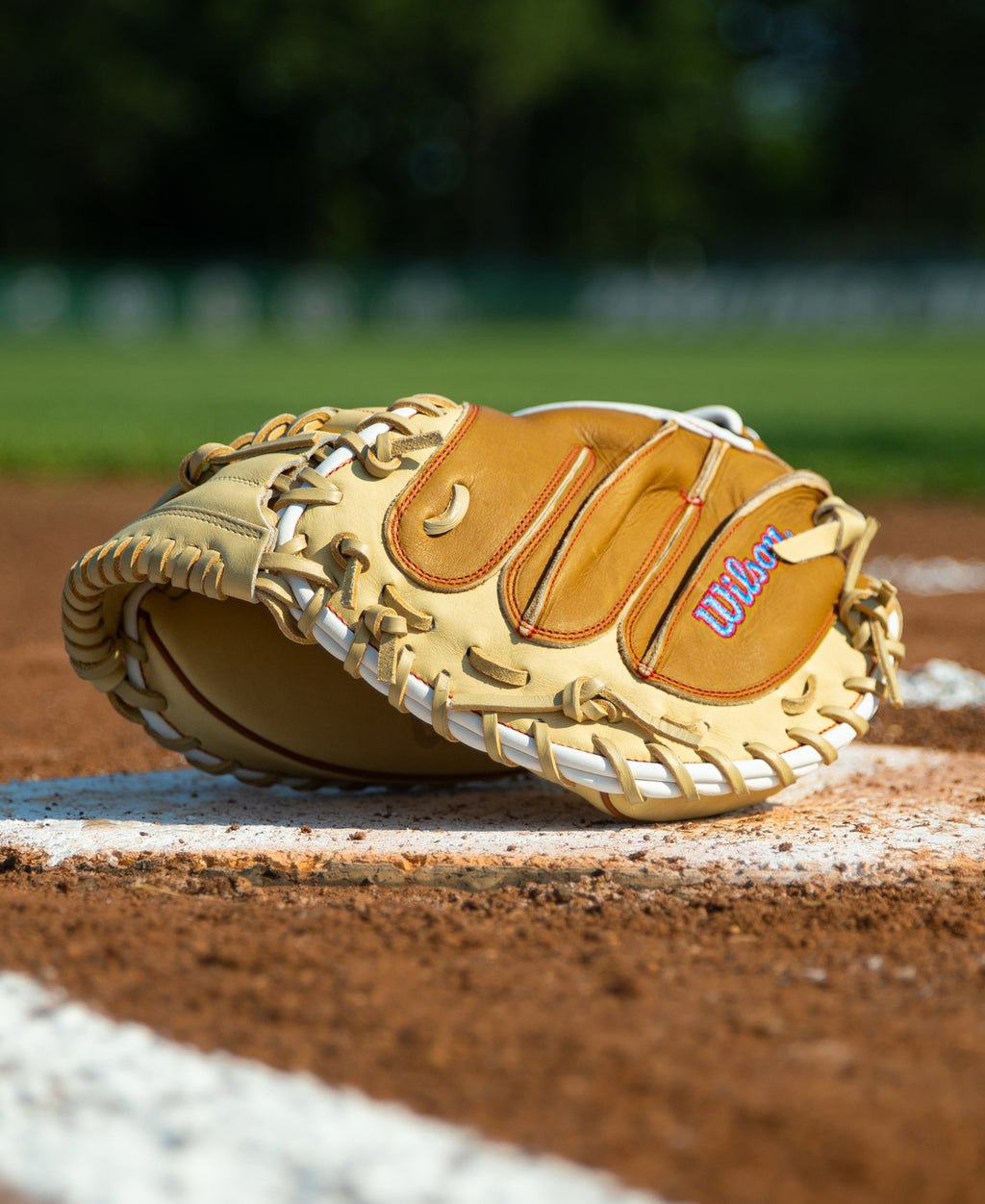 26-0946_Wilson_Youth_Glove_Campaign_A1000_PDP_2_WBG03001RT.jpg