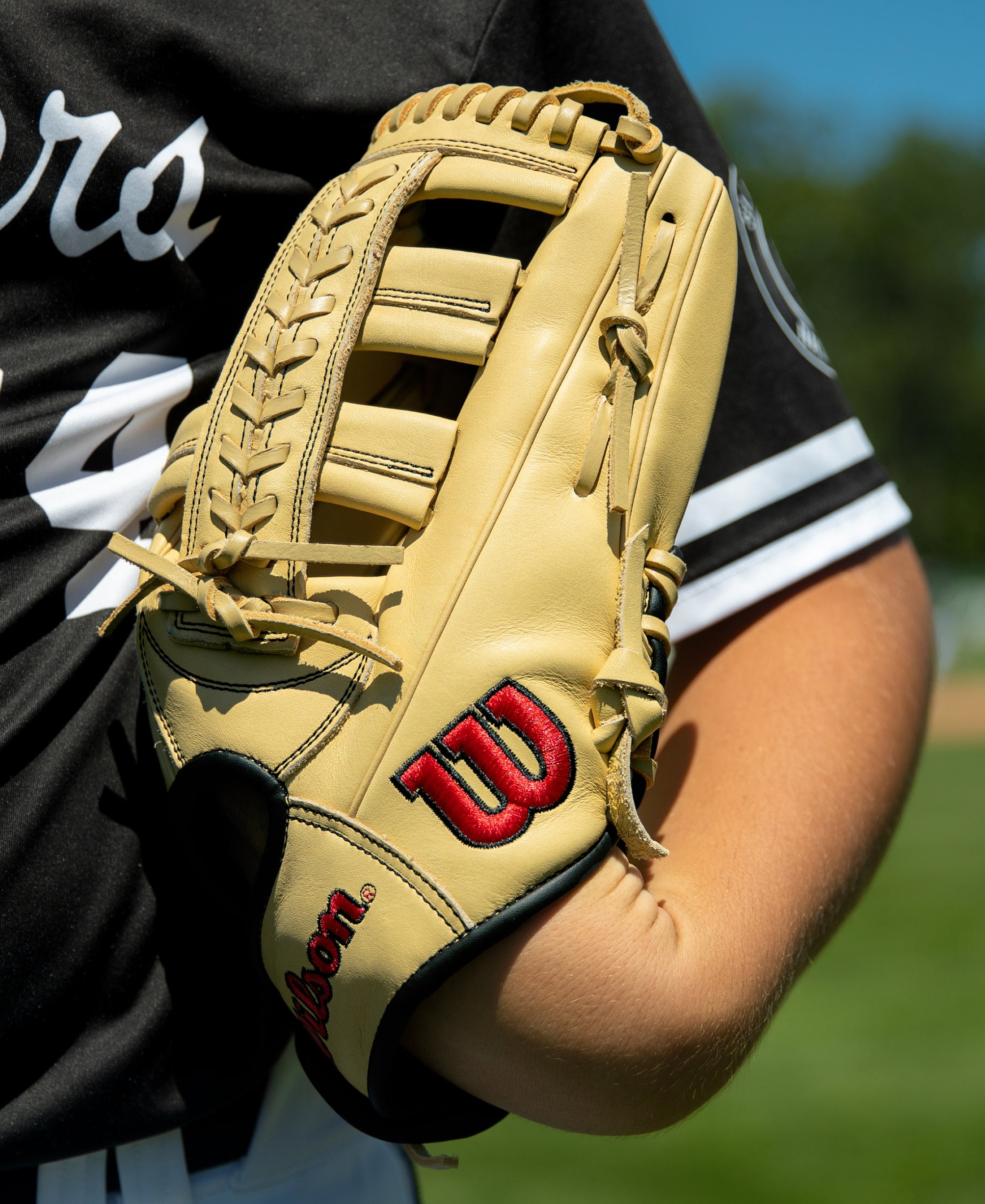 2027 A1000® PF1892 12.25” Outfield Baseball Glove | Wilson