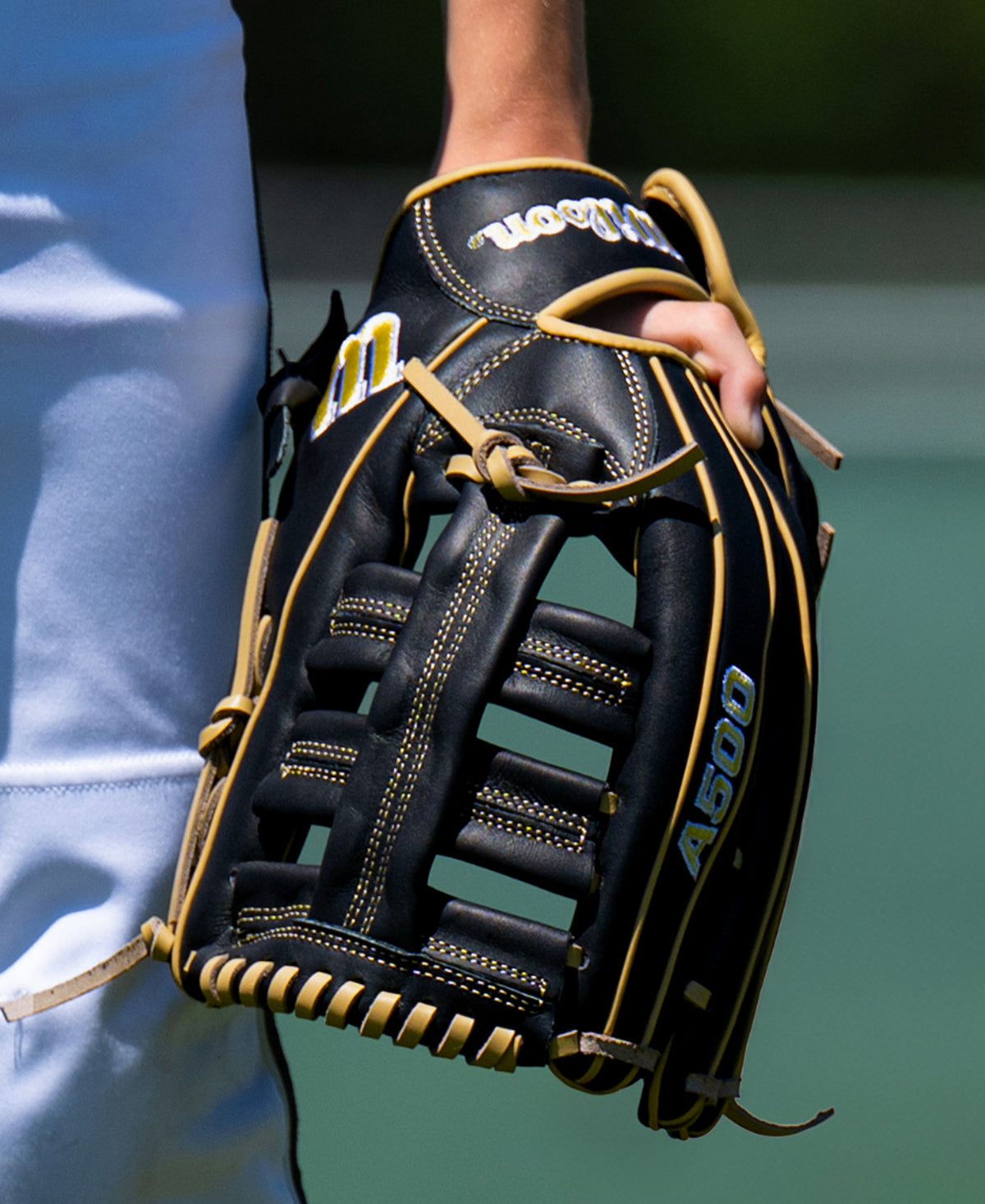 26-0946_Wilson_Youth_Glove_Campaign_A500_PDP_2_WBG08801RT.jpg