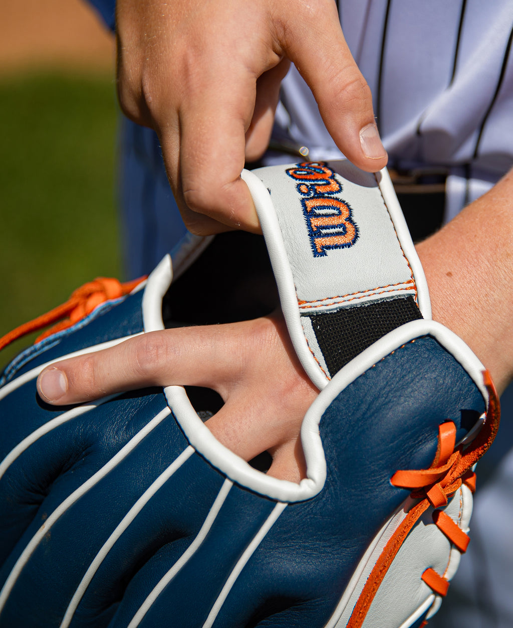 26-0946_Wilson_Youth_Glove_Campaign_A500_PDP_3_WBG08401RT.jpg