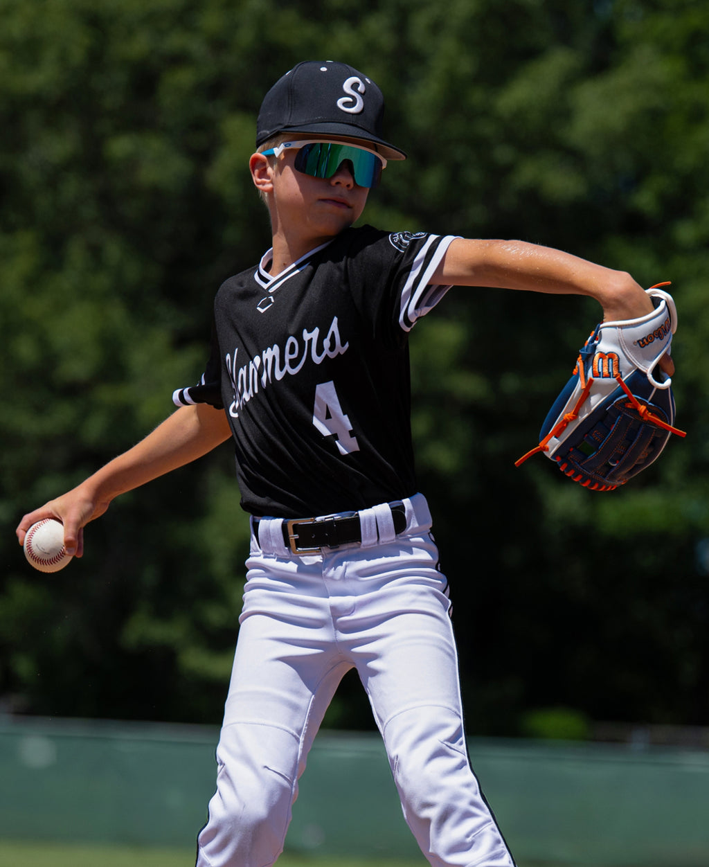 26-0946_Wilson_Youth_Glove_Campaign_A500_PDP_4_WBG08401RT.jpg