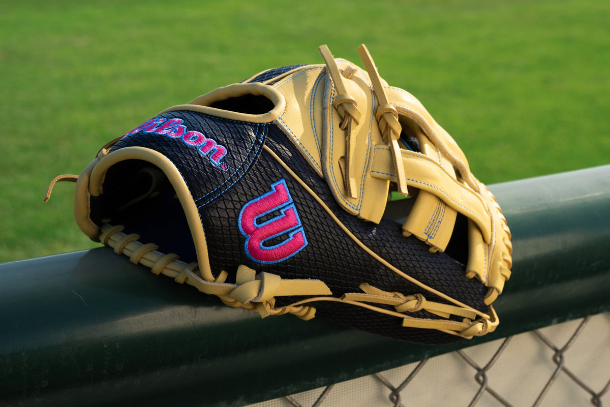26-0946_Wilson_Youth_Glove_Campaign_CROPPED_LIFESTYLE_3_WBG02901RT.jpg