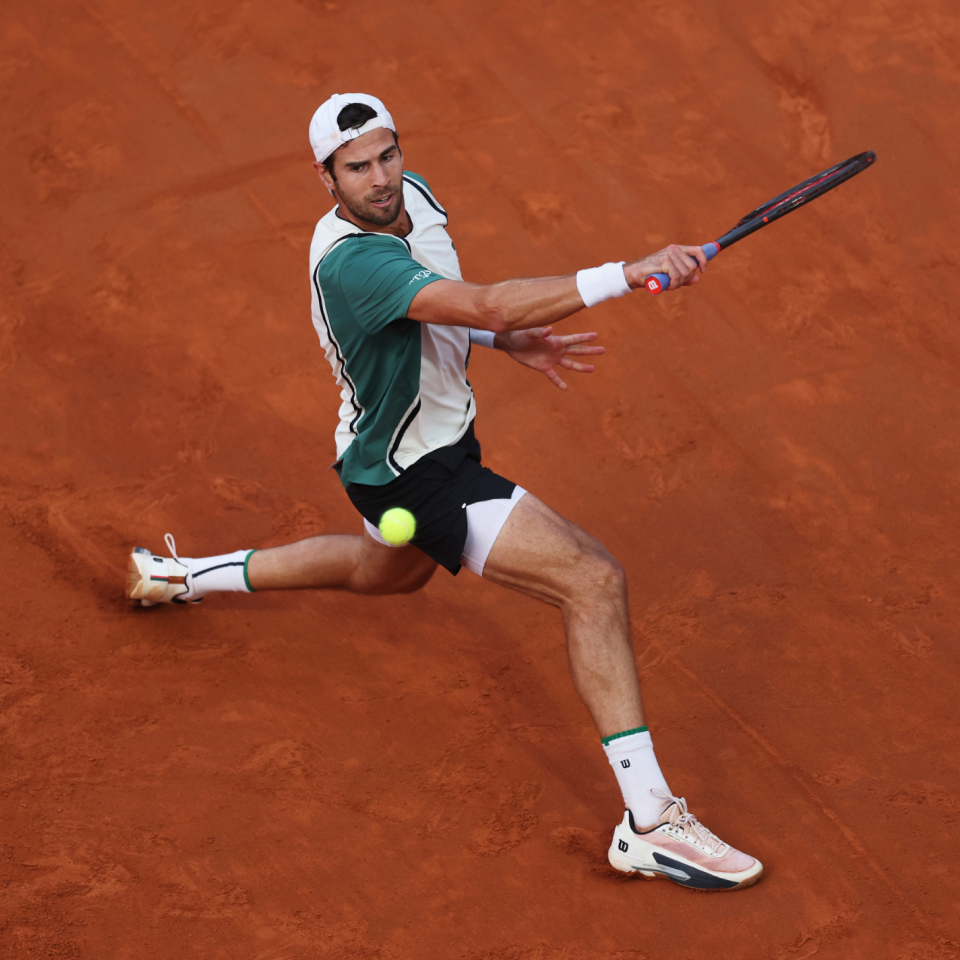 karen khachanov playing tennis on clay court