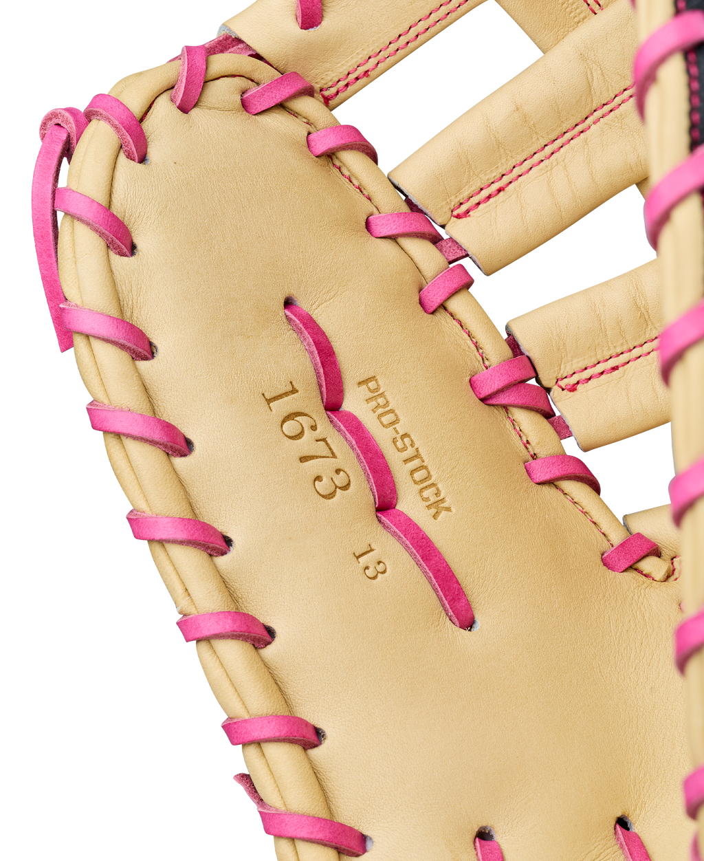 WBG06301RT_6_A2000_1673SS_ANNUAL_27_BLONDE_BLACK_FLAMINGO