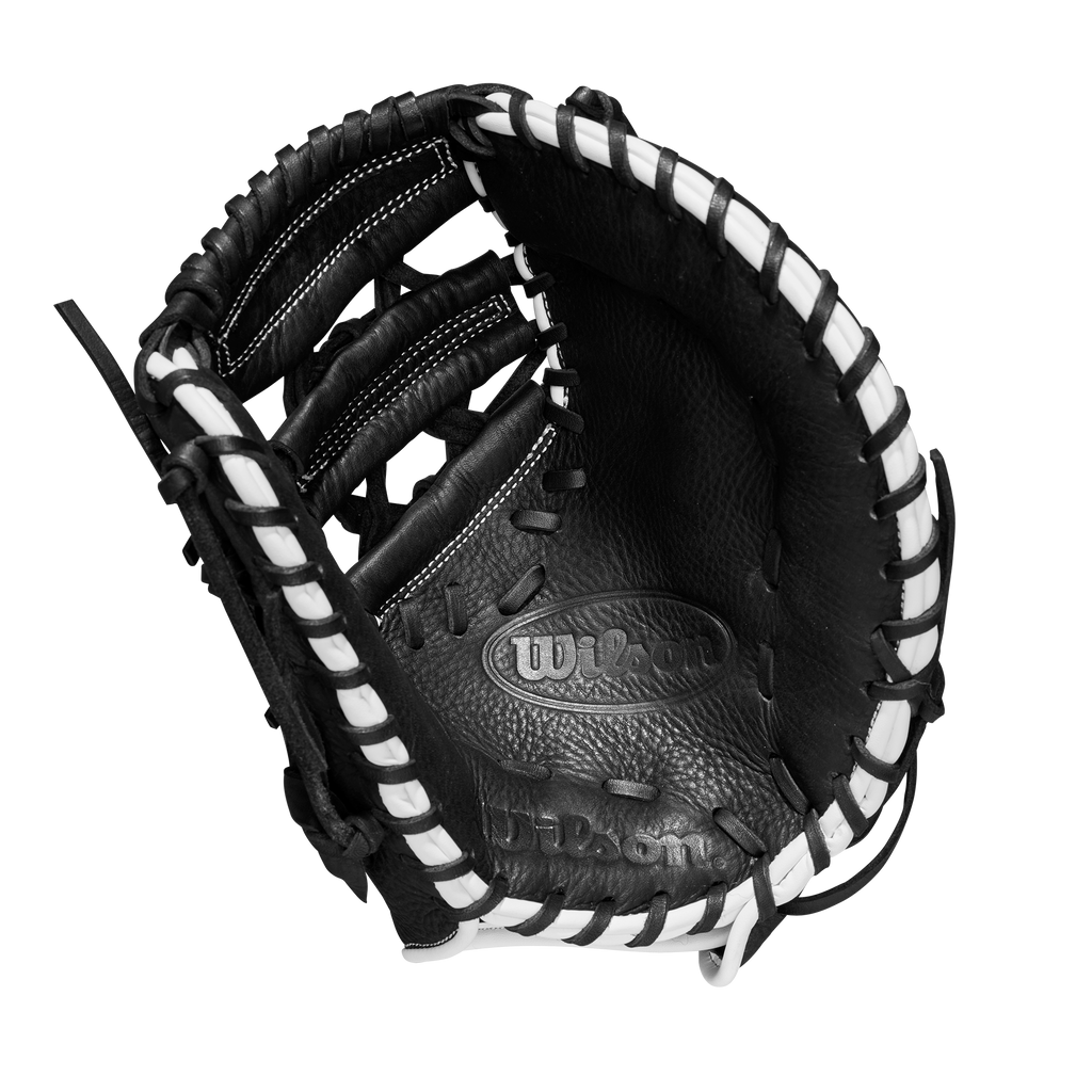 WBW100910_1_WILSON_A1_1B_TRAINER_11_Boys_Black_White_Red