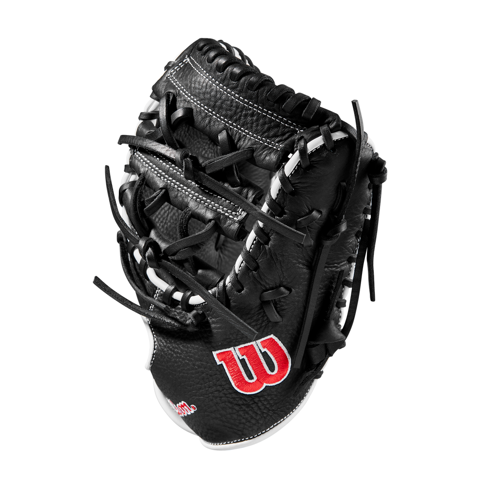 WBW100910_2_WILSON_A1_1B_TRAINER_11_Boys_Black_White_Red