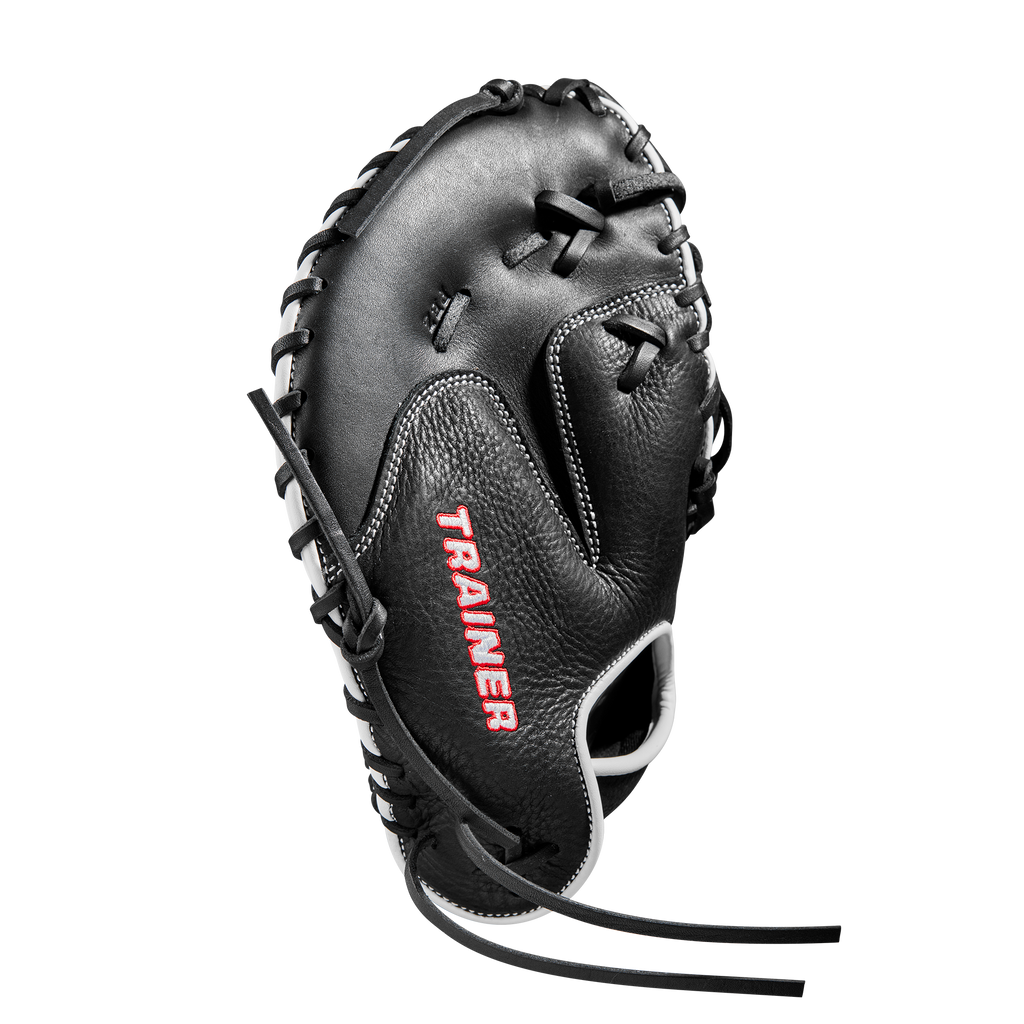 WBW100910_3_WILSON_A1_1B_TRAINER_11_Boys_Black_White_Red