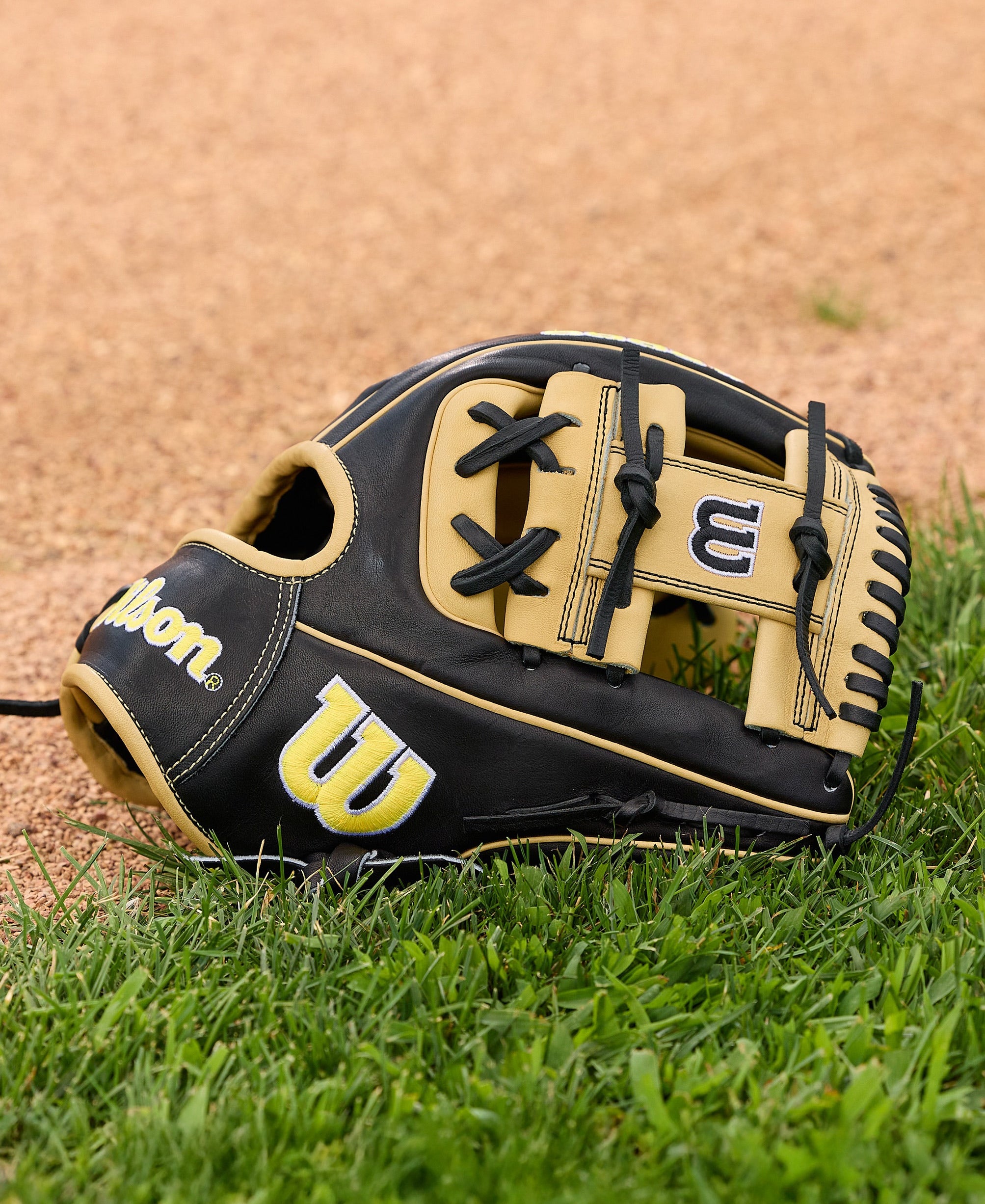 2026 A2000® Classics Series 1786 11.5” Infield Baseball Glove
