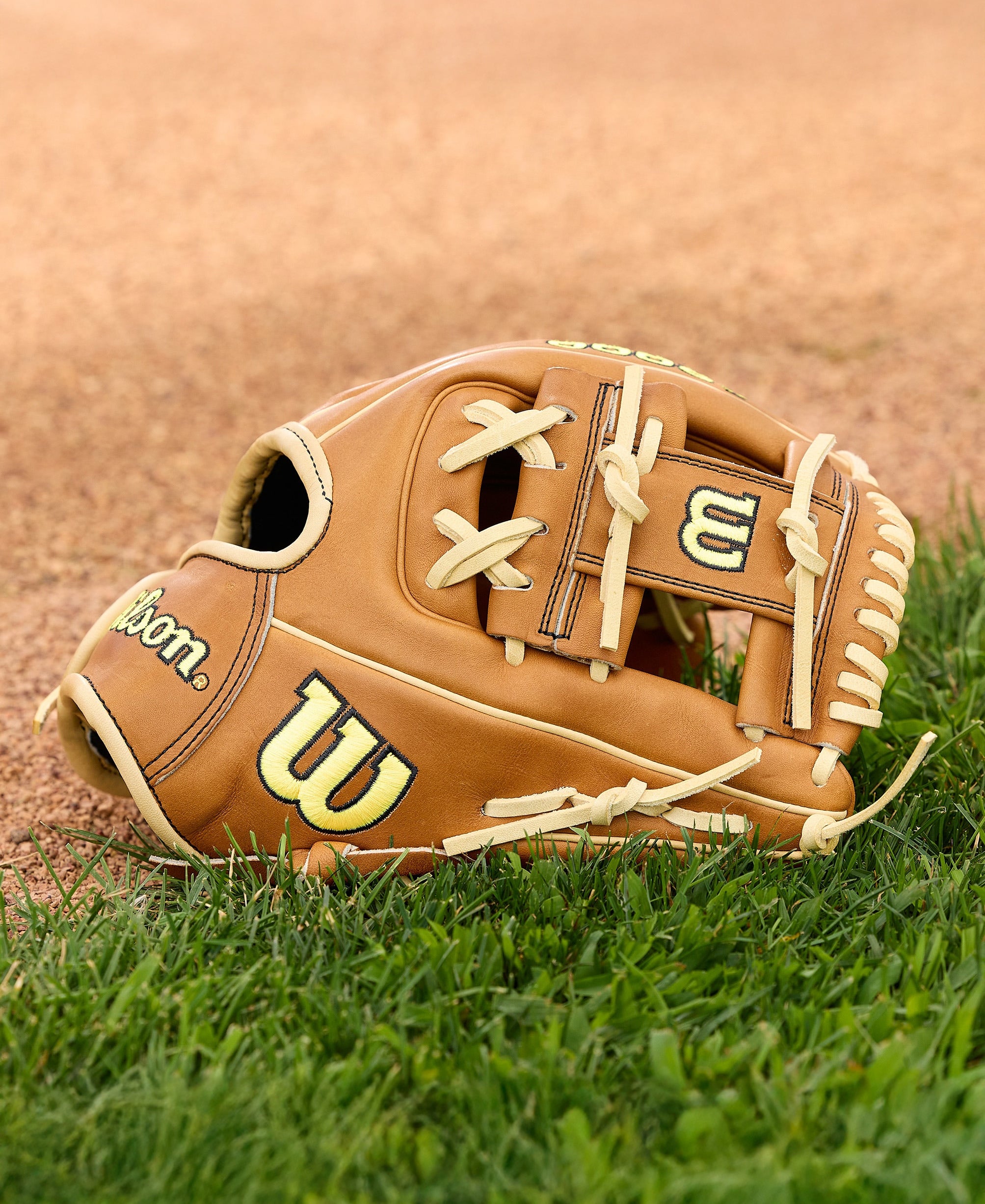2026 A2000® Classics Series DP15 11.5” Infield Glove | Wilson