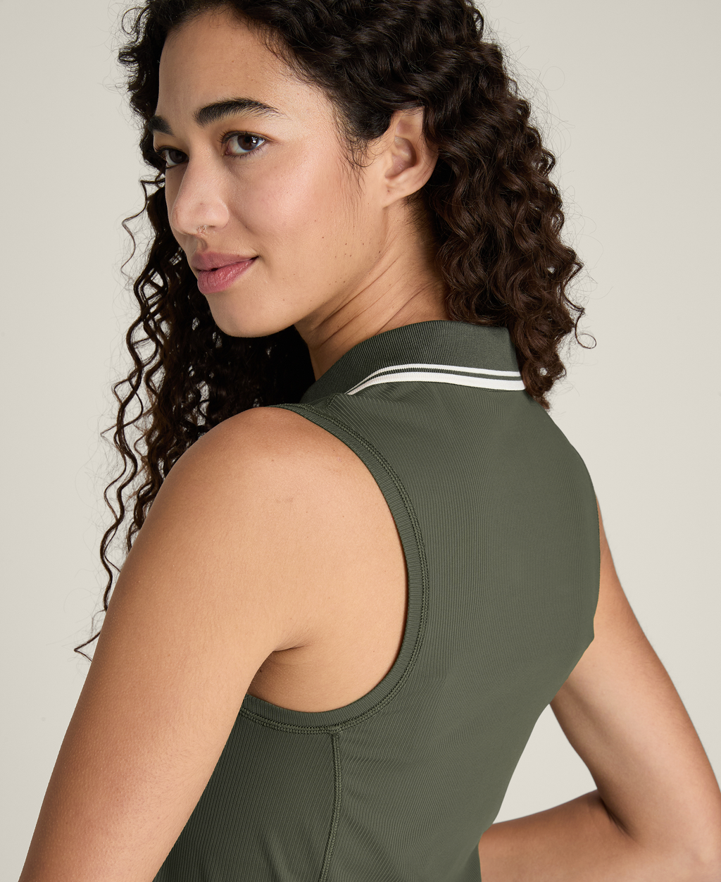 WE00031E033001_4_RIB_SLEEVELESS_POLO_W_GRAPE_LEAF