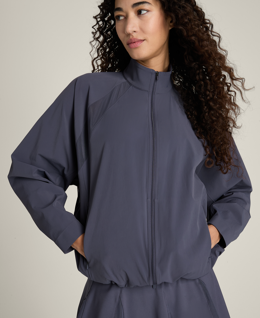 WE00062G018001_4_DAILY_TRACK_JACKET_W_GRAYSTONE