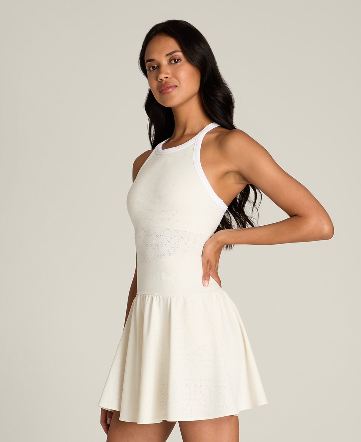 WE00194W002001_8_W_ON_THE_DAILY_DRESS_PERFORATED_W_SANDRIFT.png