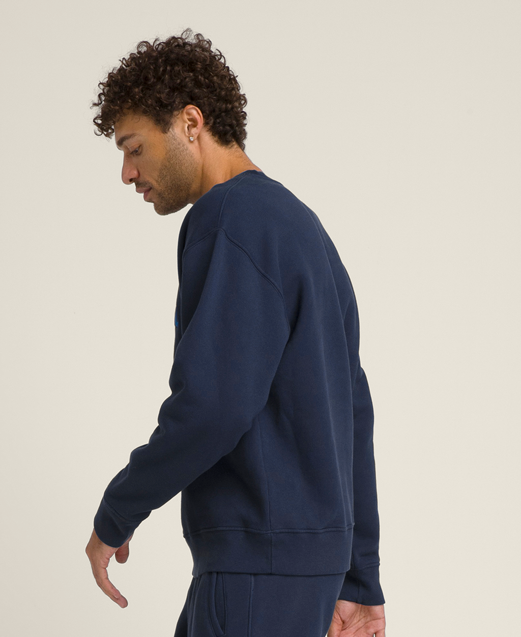 WM00251431DBC_8_WILSON_AMERICA_CREW_SWEATSHIRT_U_DBC.png