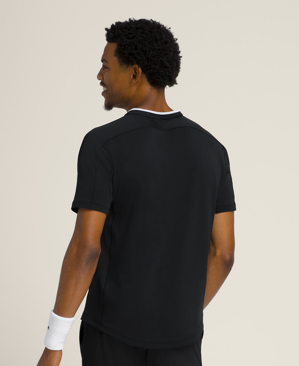 WM00426511BKA_9_SERVE_OUT_TEE_M_BKA