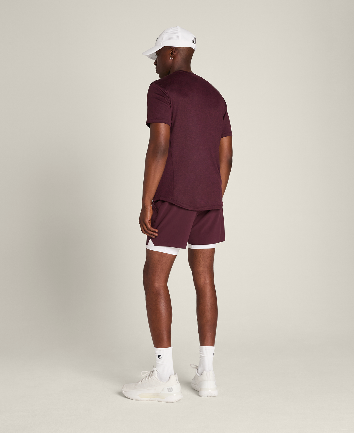 WM00503R043001_2_M_TOURNAMENT_SHORT_V2_5IN_UNLINED_M_FIG
