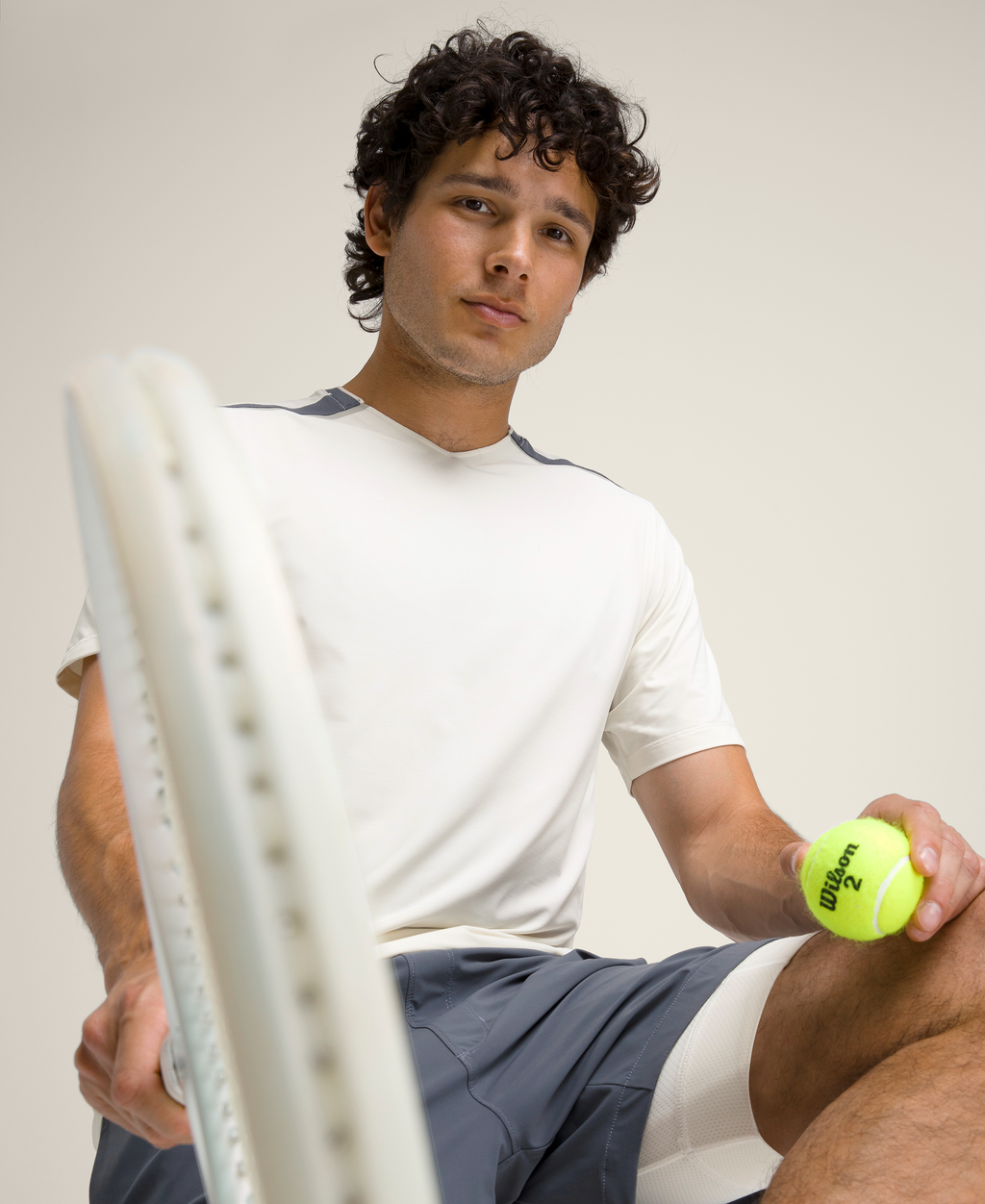 WM00534531GYC_5_PERFORMANCE_PIQUE_TENNIS_CREW_M_GYC.png