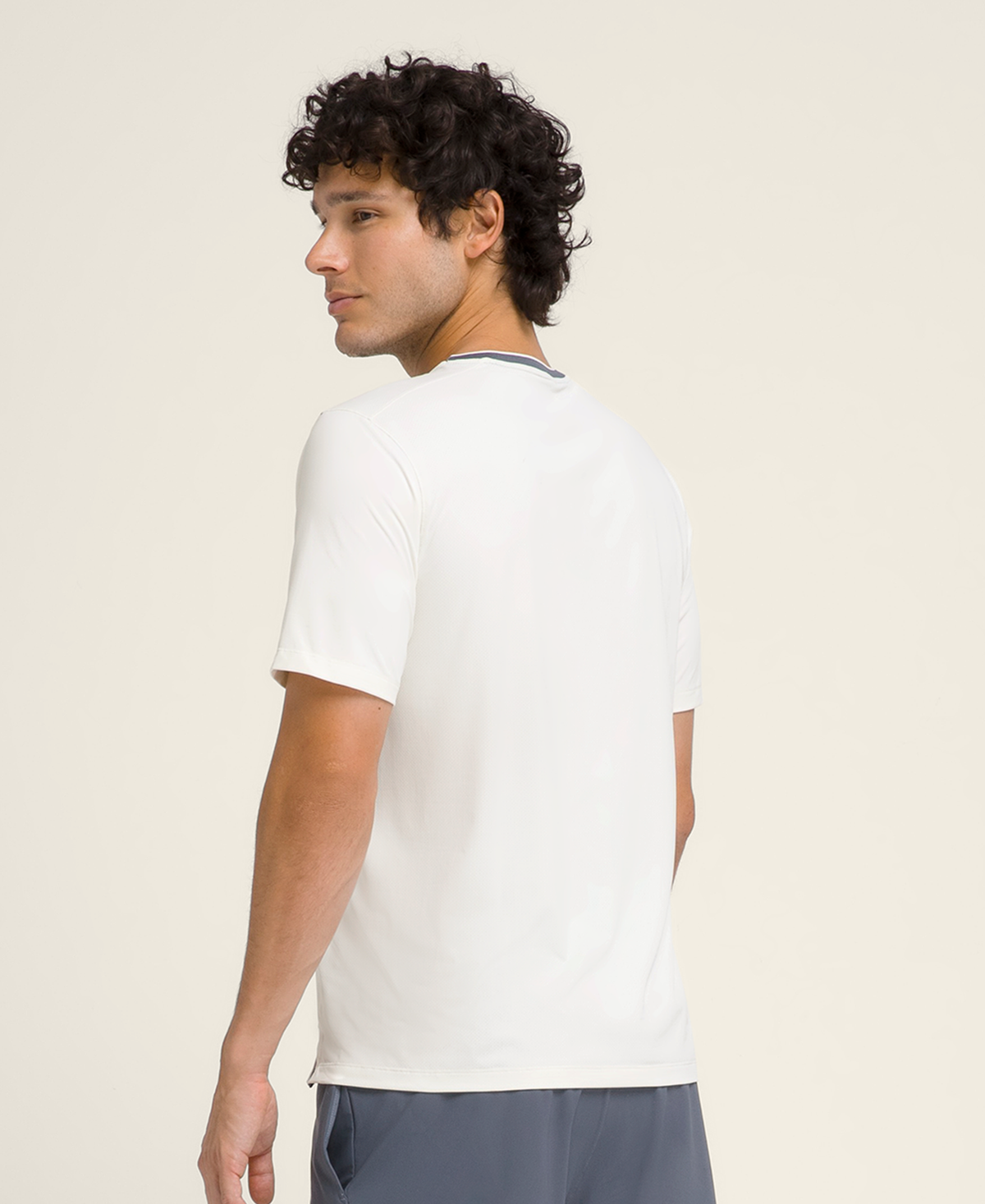 WM00534531GYC_9_PERFORMANCE_PIQUE_TENNIS_CREW_M_GYC.png
