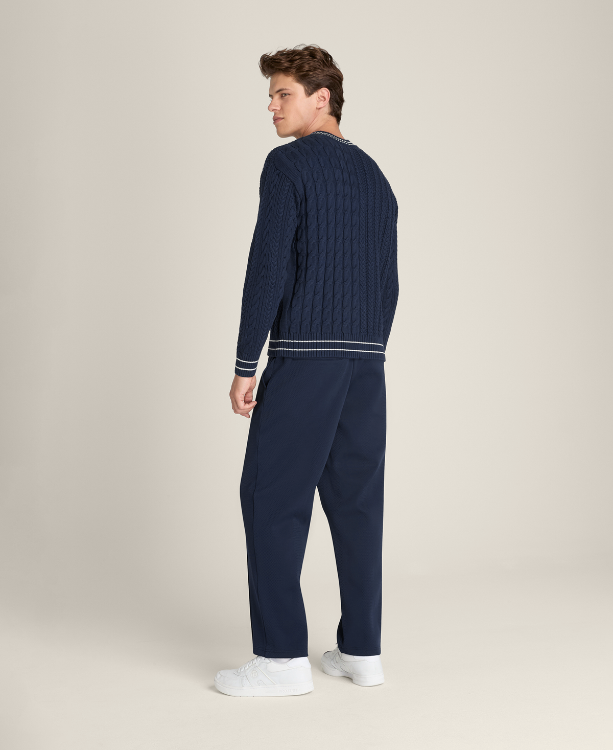 WM00546531DBC_2_NOVELTY_VNECK_SWEATER_M_DBC