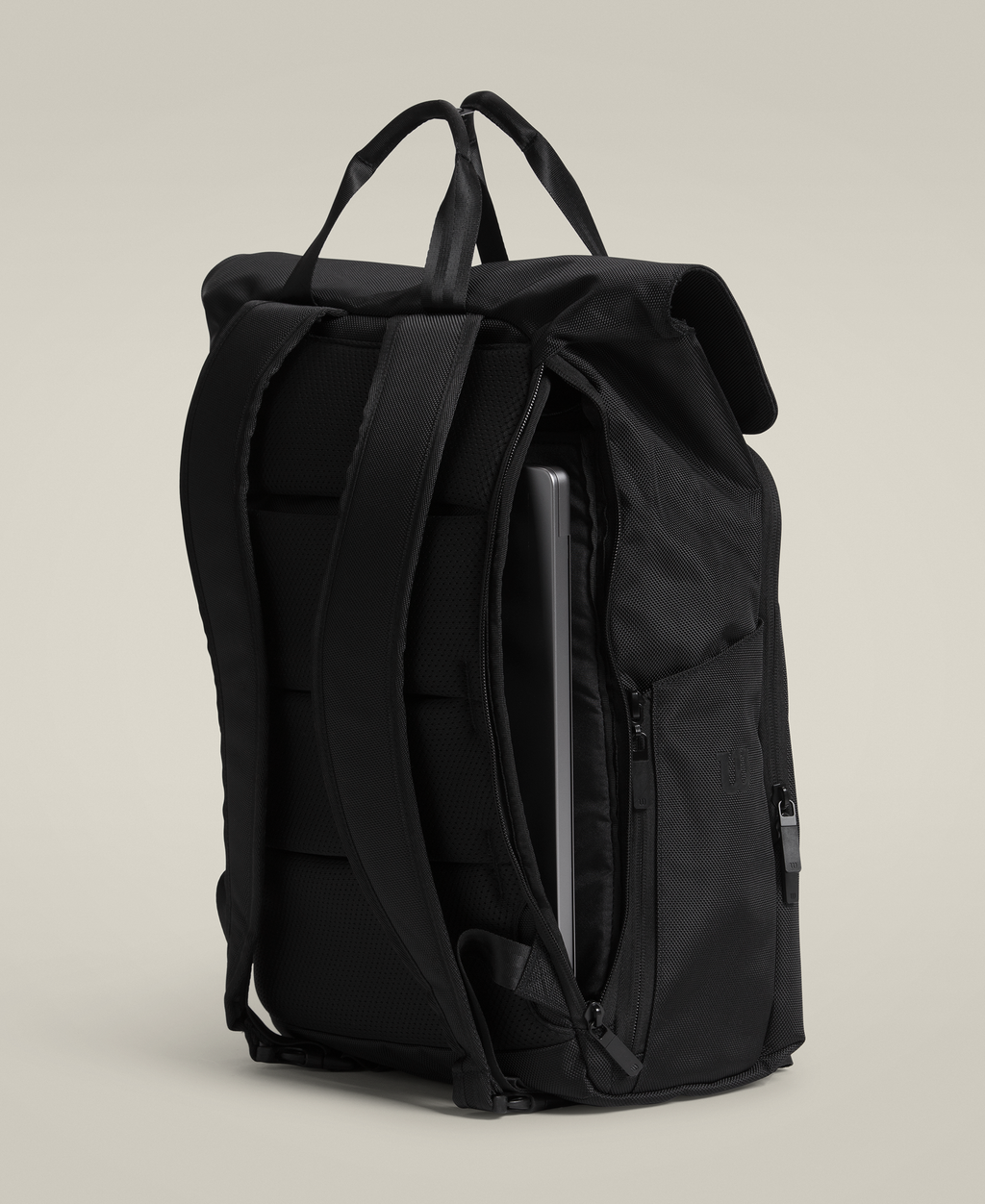 WU00121531BKA_12_FOLDOVER_BACKPACK_DG_BKA.png