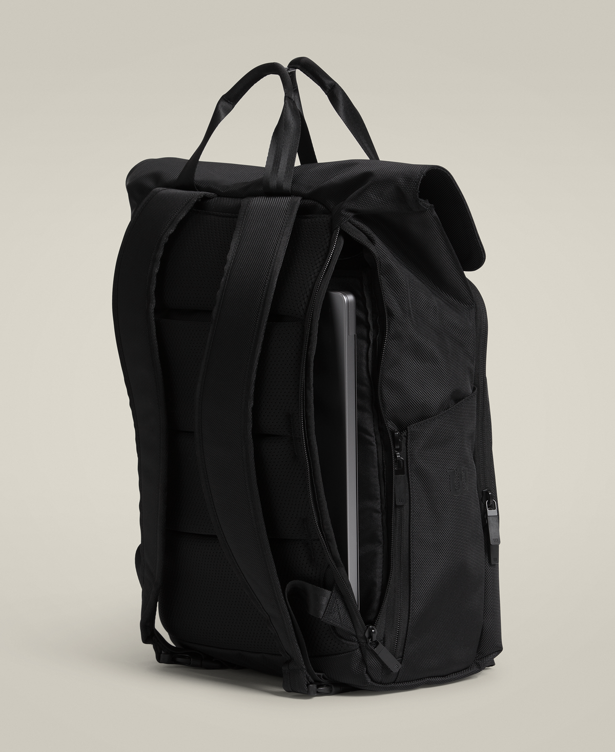 WU00121531BKA_12_FOLDOVER_BACKPACK_DG_BKA.png