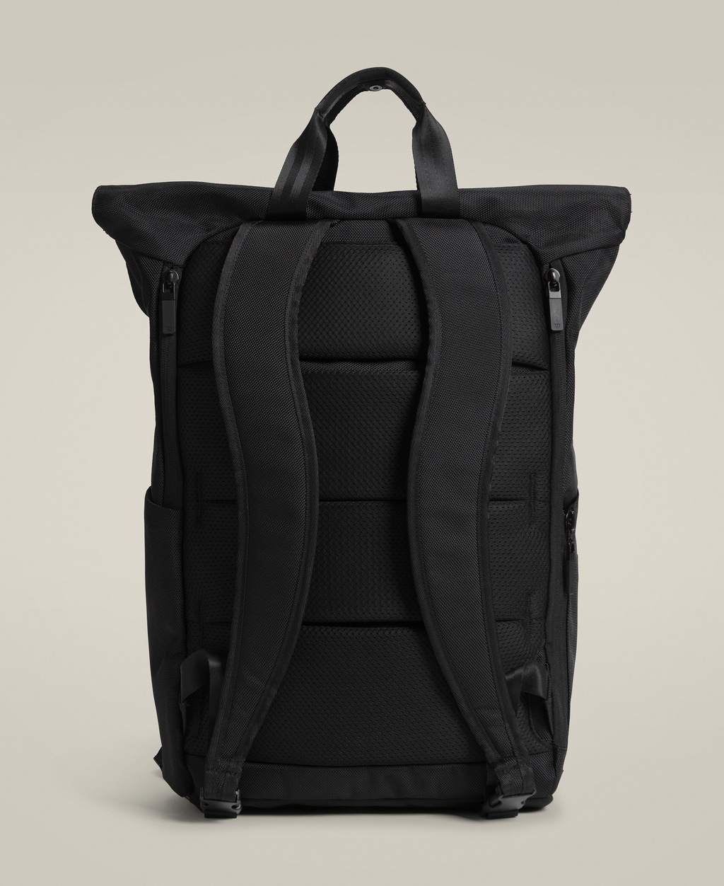 WU00121531BKA_13_FOLDOVER_BACKPACK_DG_BKA