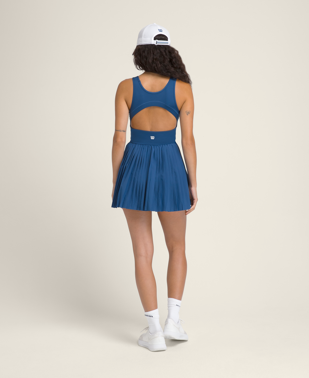 WW00211531BUS_2_SPORTIF_TENNIS_DRESS_W_BUS.png