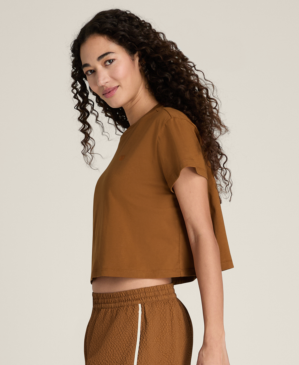 WW00367N009001_8_HARPER_CROP_TEE_W_CARAMEL_CAFE.png