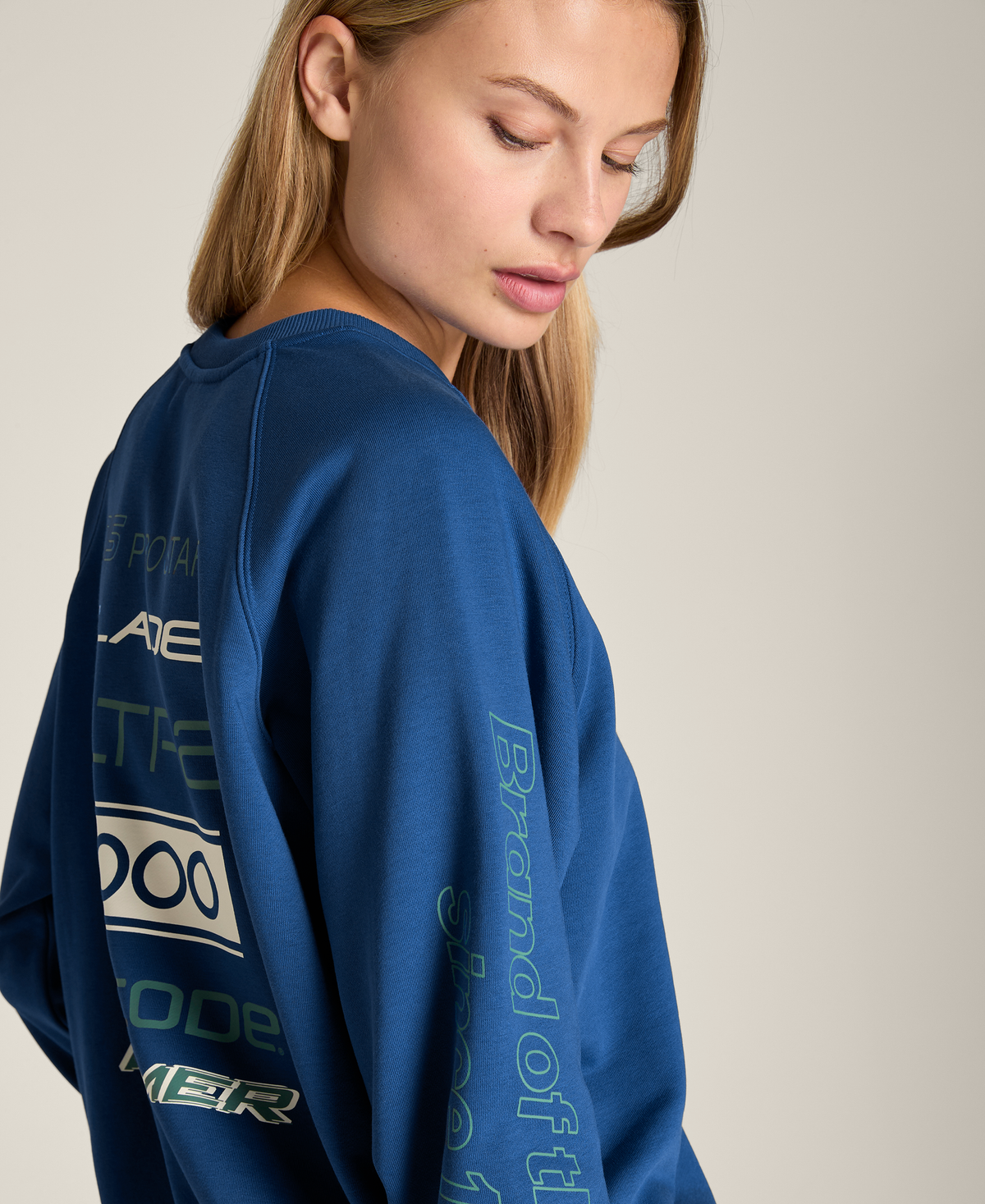 WW00562U043001_3_W_CLASSIC_CREW_W_BLUE_QUARTZ.png