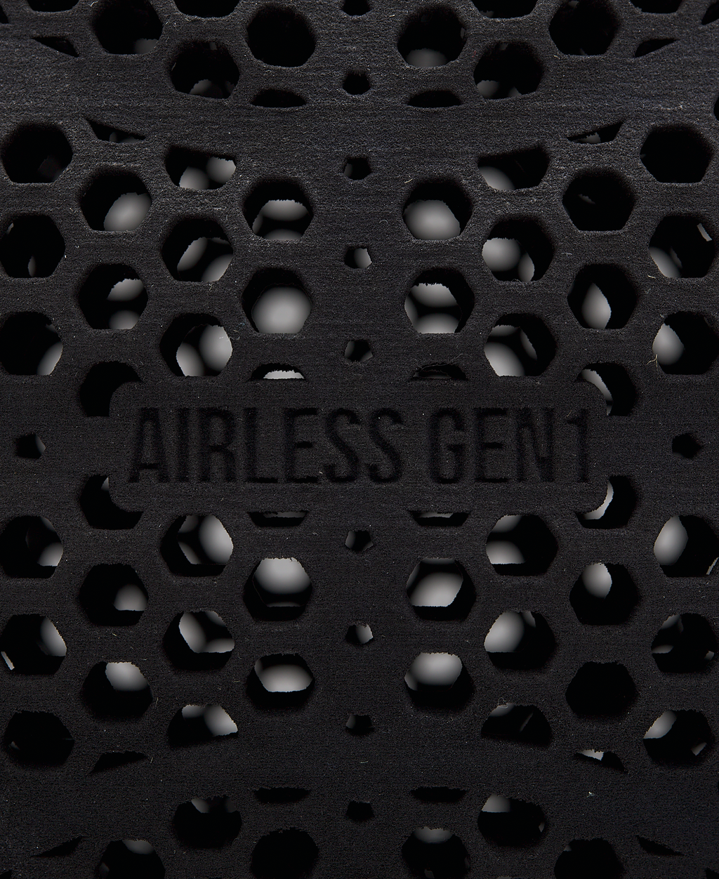 WZ1016103IDV_7_7_AIRLESS_GEN1_BSKT_295_BLACK
