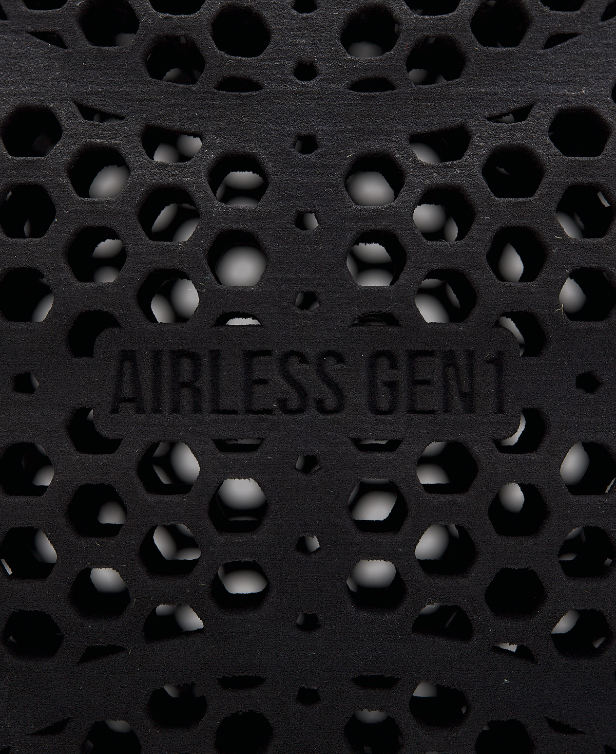 WZ1016103IDV_7_7_AIRLESS_GEN1_BSKT_295_BLACK