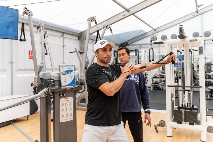 Bela in the gym doing strength and resistance exercises
