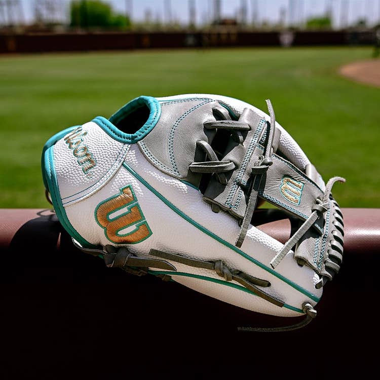 wilson 2024 a2000 softball glove