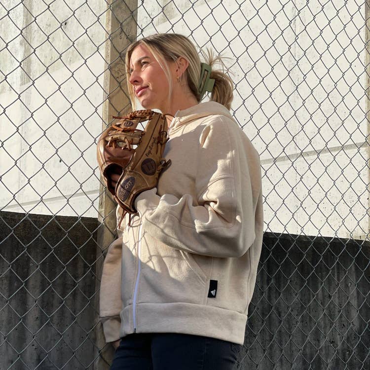 Sis-Bates-Wilson-A2000-Fastpitch-Softball-Glove