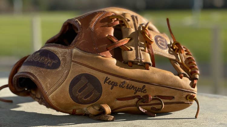 Sis-Bates-Wilson-A2000-Fastpitch-Softball-Glove