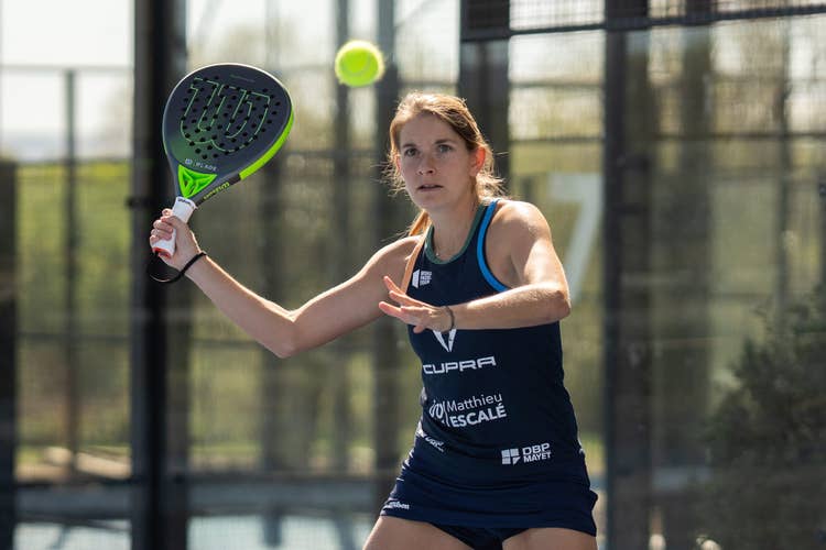 Alix Collombon playing padel with the Blade Pro v2