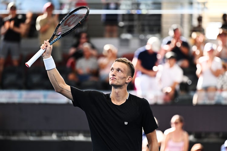 Jiri Lehecka holding up his racquet to the crowd