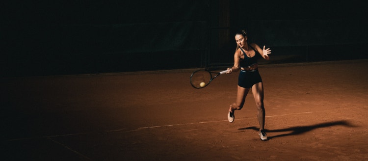 marta kostyuk playing tennis