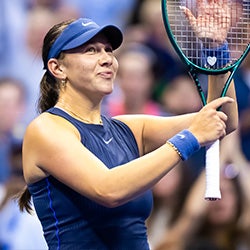 Amanda Anisimova with Wilson racket