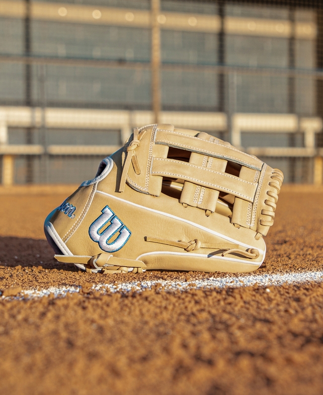 2027 A2000® FP1712 12” Utility Fastpitch Glove Image 5 of 12 2027 A2000® FP1712 12” Utility Fastpitch Glove Image 5 of 12