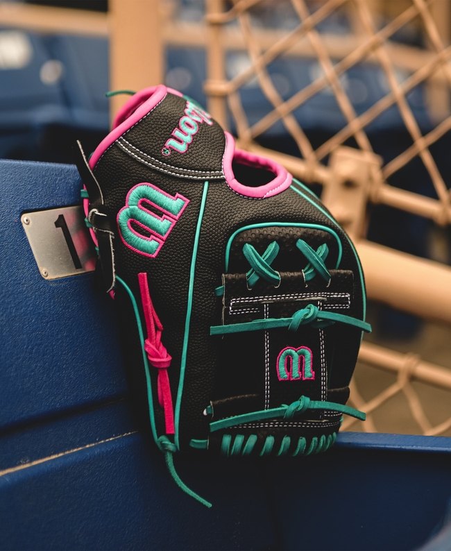 Winter 2024 A2000® SC1786SS 11.5” Infield Baseball Glove Image 4 of 12