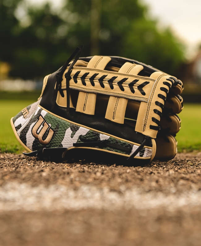 Winter 2024 A2000® 1810 12.75” Outfield Baseball Glove Image 2 of 10