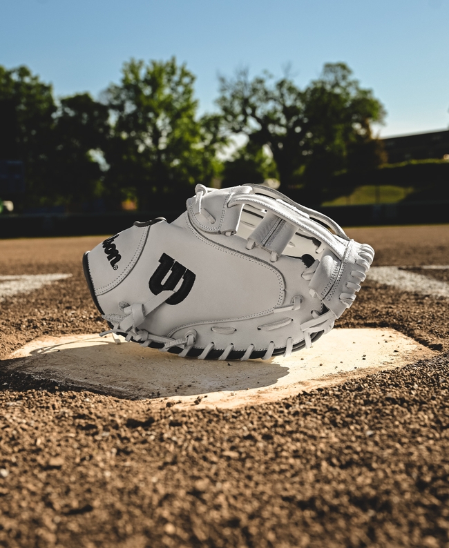 2024-2025 A1000® CM33 33” Fastpitch Softball Catcher’s Mitt Image 2 of 9