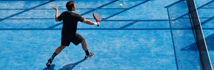 Fernando Belasteguín, one of the most popular players of the World Padel Tour, training in a padel court
