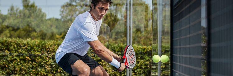 Fernando Belasteguin making a backhand
